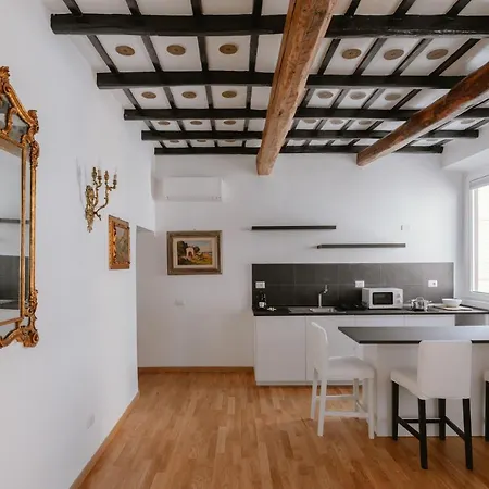 Charming Frattina - 2 Bathrooms New